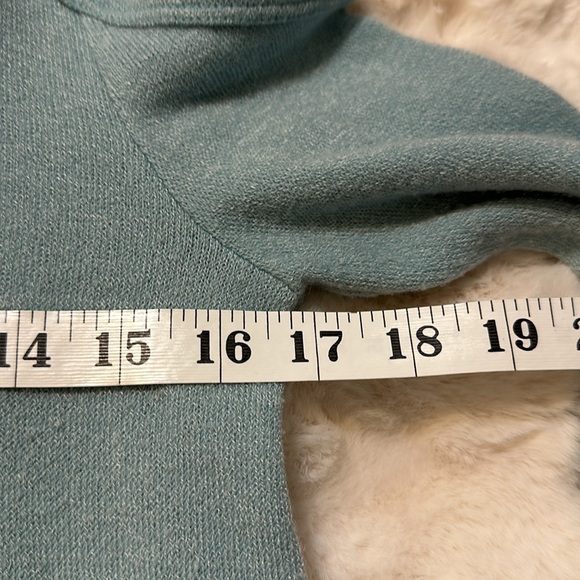 Everly Cold-Shoulder Long Sleeve top - Picture 8 of 9